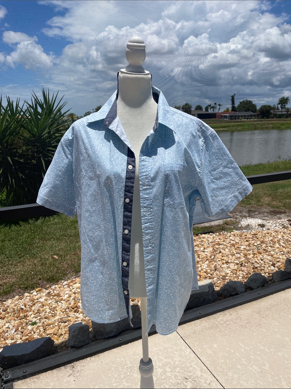 Jachs NY Men's Light Blue Short-Sleeve Casual Floral Button-Down Shirt L